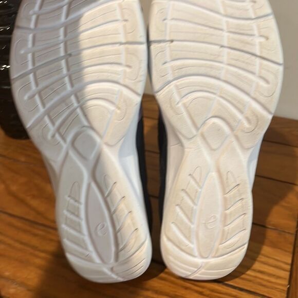 Easy Spirit Quade Slip On Navy Shoes size 9 1/2. - Picture 6 of 6